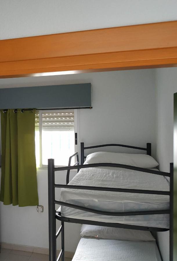 Hostel De *